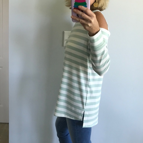 Striped Cold Shoulder Top - Picture 4 of 7